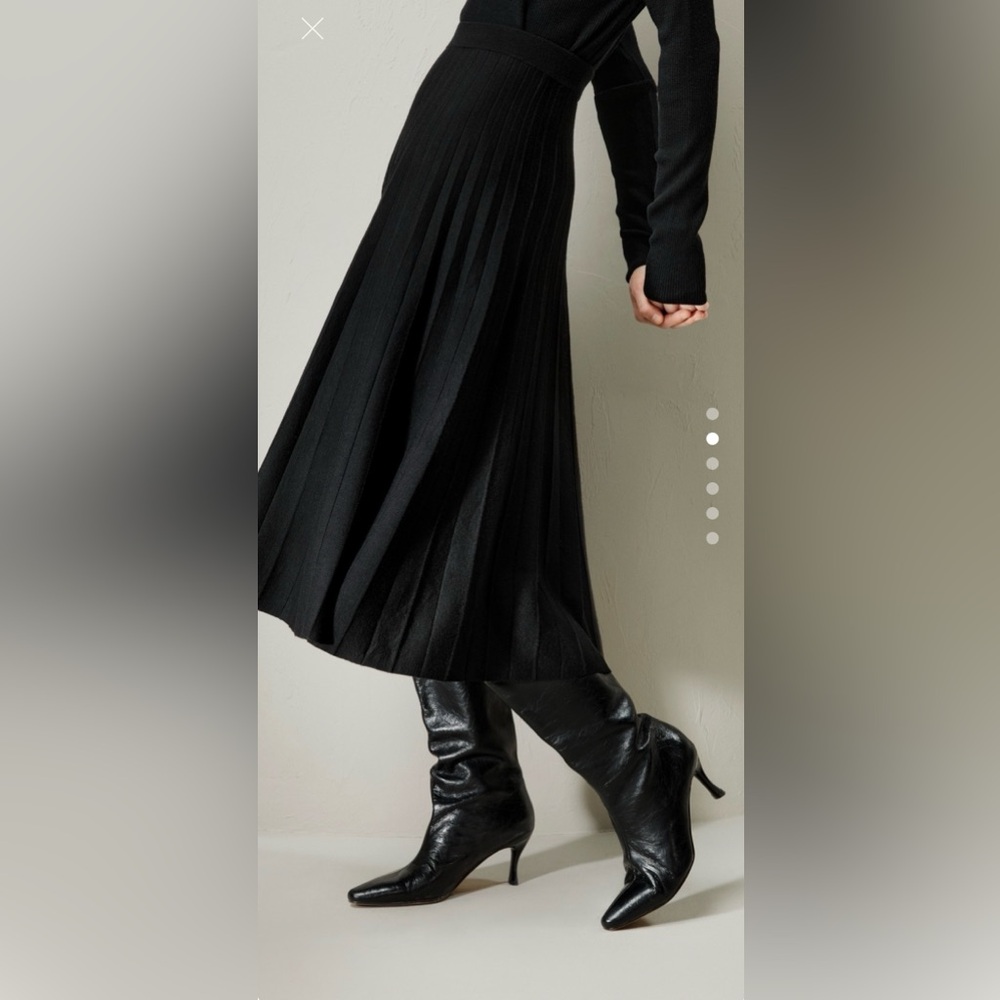 EUC LilySilk Ultra-Fine 100% Merino Wool Skirt Black Medium